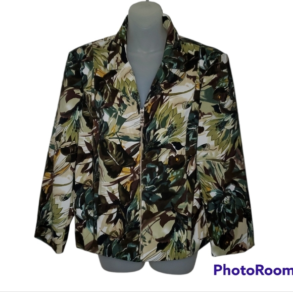 Renaissance | Jackets & Coats | Renaissance Pxl Leaf Pattern Green Tan ...